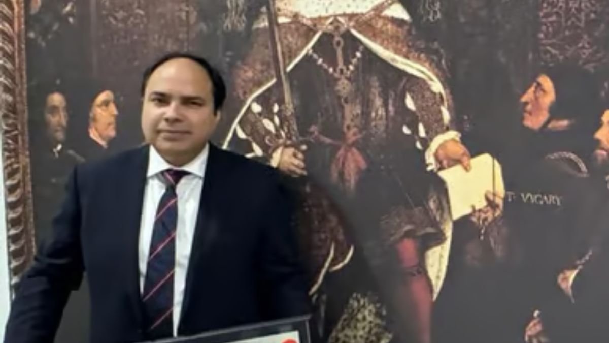 Ajit Mishra receives the prestigious 'Freedom of the City of London' award for his contributions to law and public service.