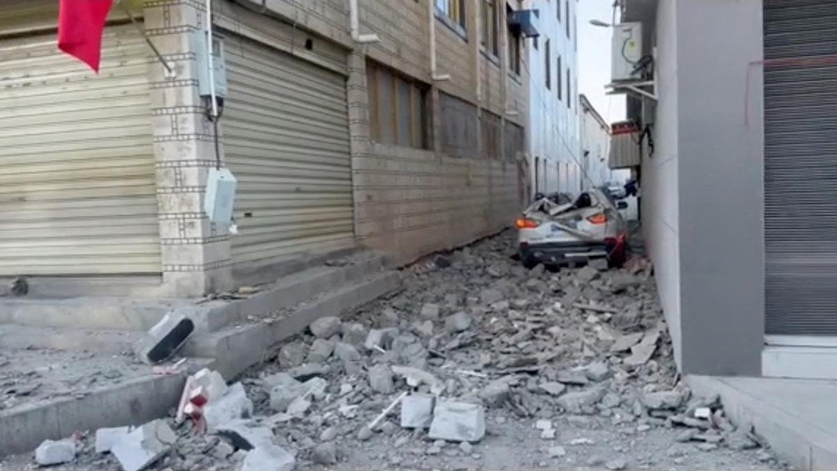 7.1 magnitude earthquake shakes Nepal and parts of India on Jan 7, 2025, with casualties in Tibet and tremors in Delhi-NCR, Bihar, and Kathmandu.